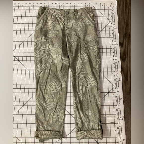 Democracy Size 2 Army Green Palm "Flex-Ellent" Cotton Roll Tab Leg Pants - Picture 1 of 6